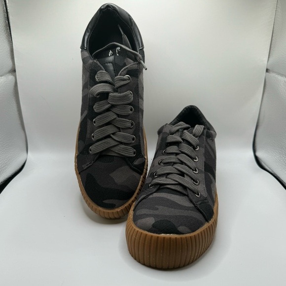 Vintage Havana Limited Printed Sneakers - Picture 3 of 8